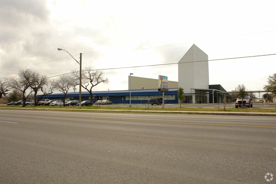 2931 Ww White Rd, San Antonio, TX à vendre - Photo de l’immeuble – Image 3 sur 13