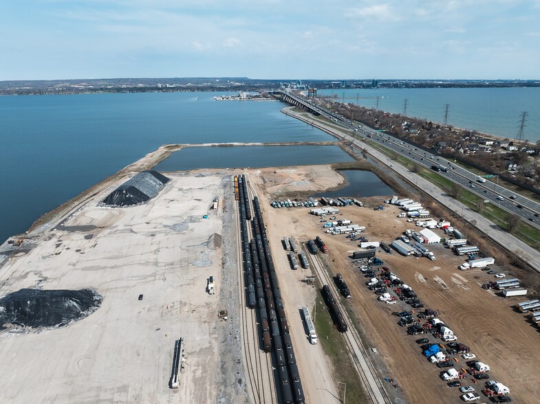 Pier 27, Hamilton, ON à louer - Photo de l’immeuble – Image 3 sur 7