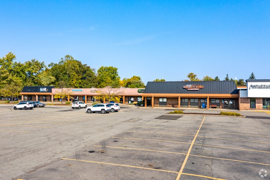 6075 N Hagadorn Rd, East Lansing, MI à louer - Photo principale – Image 1 sur 3