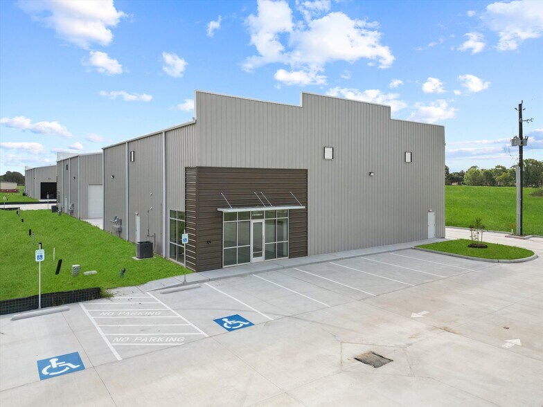 2050 Commerce Dr, Rosenberg, TX à vendre - Photo de l’immeuble – Image 1 sur 35