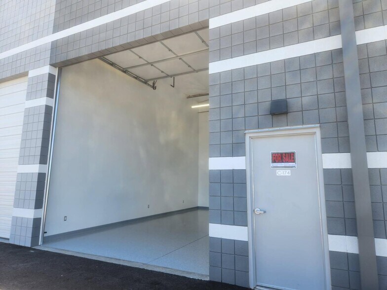 24415 N 19th Ave, Phoenix, AZ à vendre - Photo de l’immeuble – Image 2 sur 4
