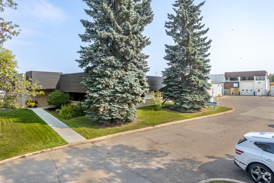 4503 93rd St NW, Edmonton, AB à vendre - Photo de l’immeuble – Image 2 sur 4