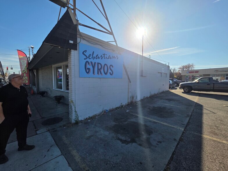 5209 Glenway Ave, Cincinnati, OH à vendre - Photo de l’immeuble – Image 2 sur 10