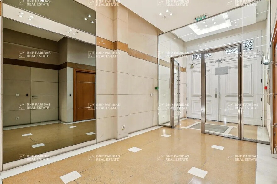 21 Place De La Madeleine, Paris à louer - Hall d’entrée – Image 2 sur 16