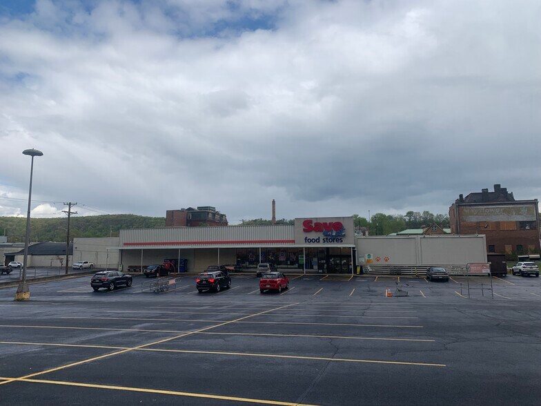 400 9th Ave, Beaver Falls, PA à louer - Photo de l’immeuble – Image 2 sur 4