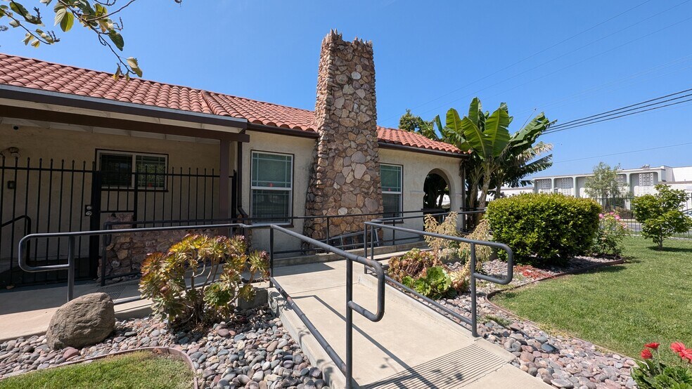 534 N Campus Ave, Ontario, CA à vendre - Photo de l’immeuble – Image 3 sur 7