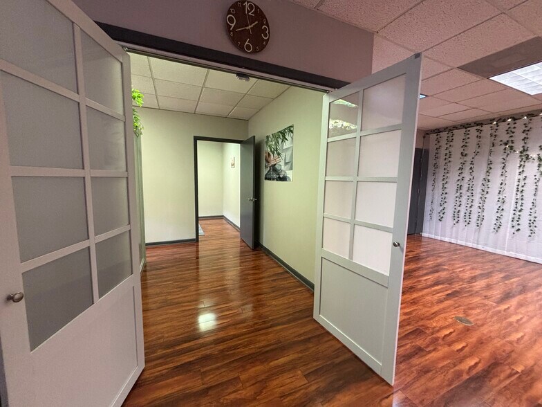 1750 W Broadway, Oviedo, FL à louer - Photo de l’immeuble – Image 2 sur 11