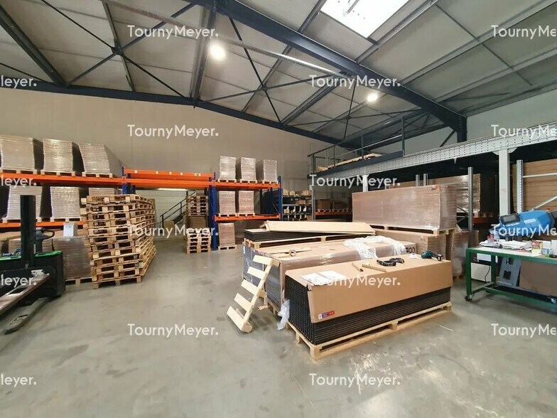 Local d’activités dans Saint-Loubès à louer - Photo de l’immeuble – Image 3 sur 7