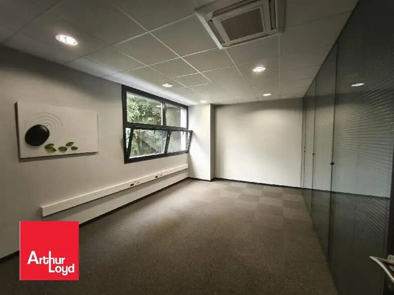 Bureau dans Le Coudray à louer - Photo de l’immeuble – Image 2 sur 2