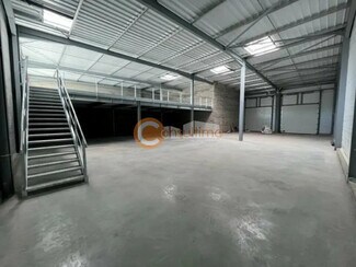 Plus de détails pour Local d'activités à louer