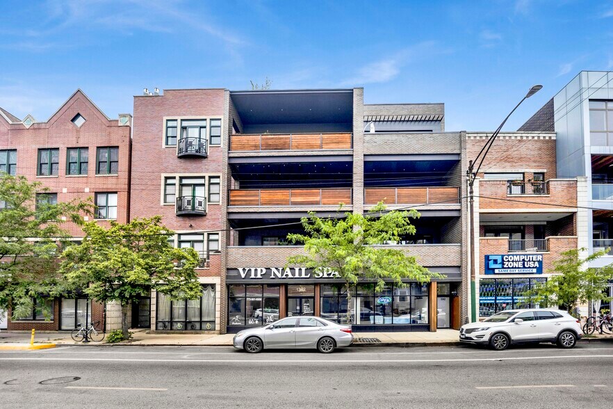 1342 W Belmont Ave, Chicago, IL à vendre - Photo de l’immeuble – Image 2 sur 19