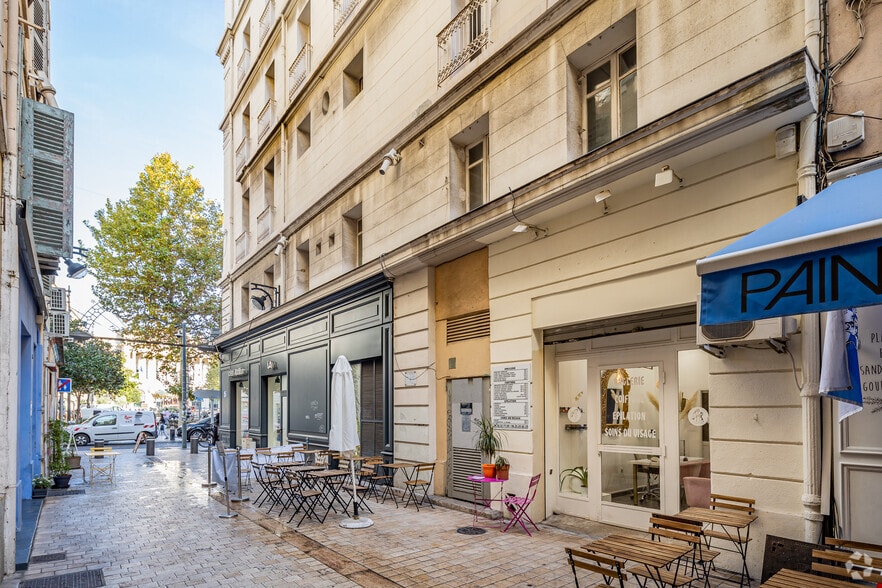 16 Place Du General De Gaulle, Marseille à louer - Photo de l’immeuble – Image 2 sur 3
