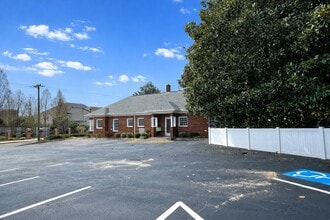 315 Academy St NE, Gainesville, GA à louer Photo intérieure– Image 2 sur 12