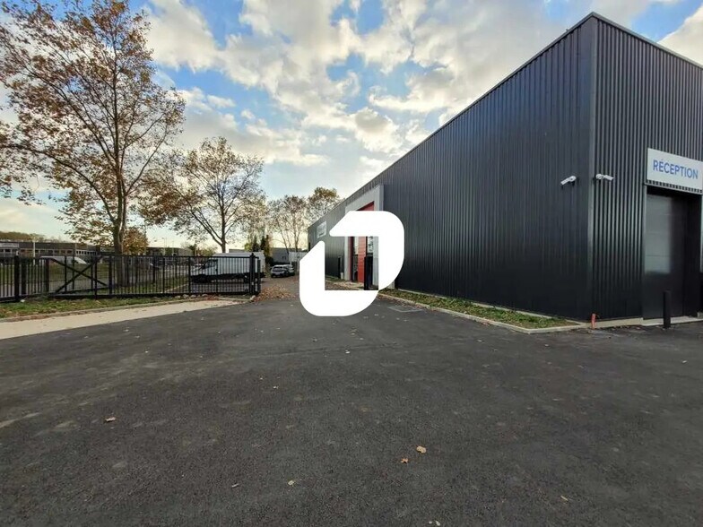 Local d’activités dans Bondoufle à louer - Photo de l’immeuble – Image 2 sur 14