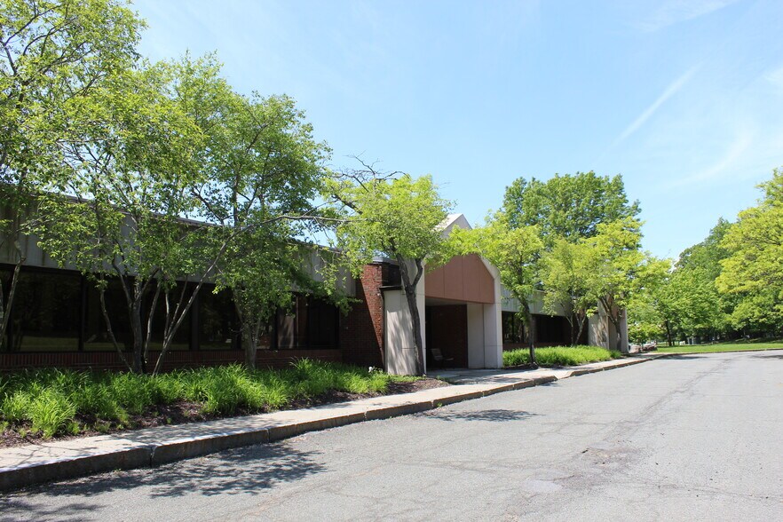 200 Jordan Rd, Troy, NY à louer - Photo de l’immeuble – Image 1 sur 3