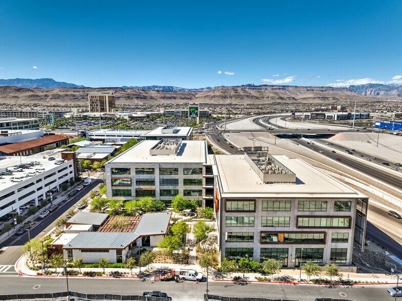 Durango & 215, Las Vegas, NV à louer - Photo de l’immeuble – Image 3 sur 13