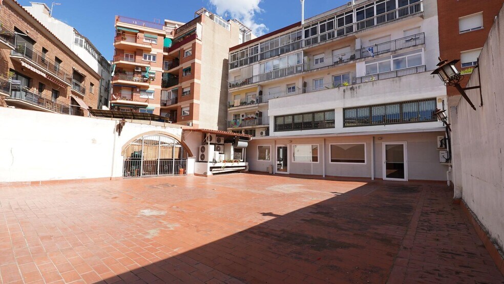 Immeuble residentiel dans Barberà del Vallès, Barcelona à vendre - Photo de l’immeuble – Image 2 sur 3