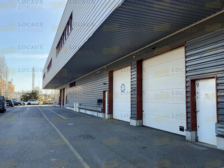 Local d'activités dans SAINT-OUEN-L'AUMONE à vendre - Photo de l’immeuble – Image 1 sur 7