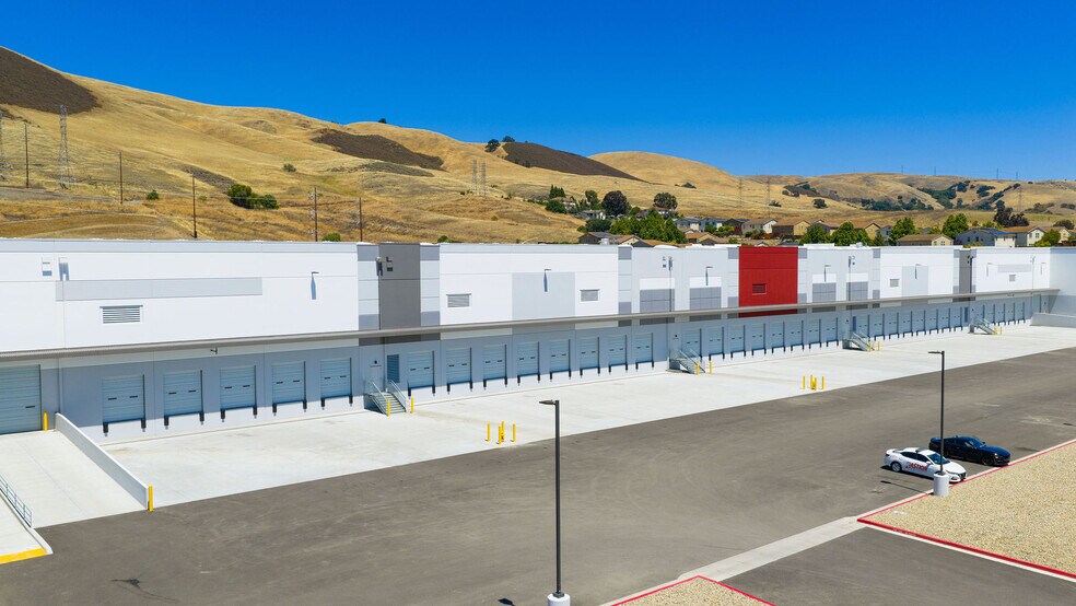 550 Piercy Rd, San Jose, CA à louer - Photo de l’immeuble – Image 3 sur 7