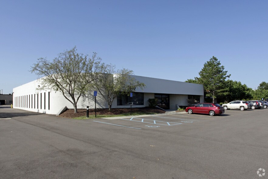 1410 E 14 Mile Road, Madison Heights, MI à louer - Photo principale – Image 1 sur 11