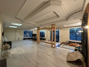 342 Post Ave, Westbury, NY à louer Photo intérieure– Image 2 sur 2