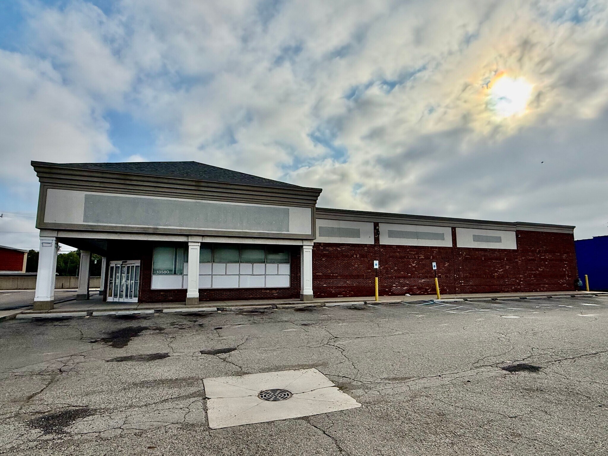 13580 Grand River Ave, Detroit, MI à louer Photo principale– Image 1 sur 3