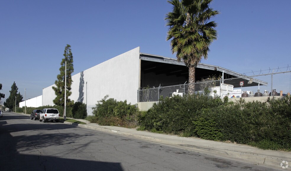 410 E Walnut Ave, Fullerton, CA à louer - Photo de l’immeuble – Image 3 sur 4