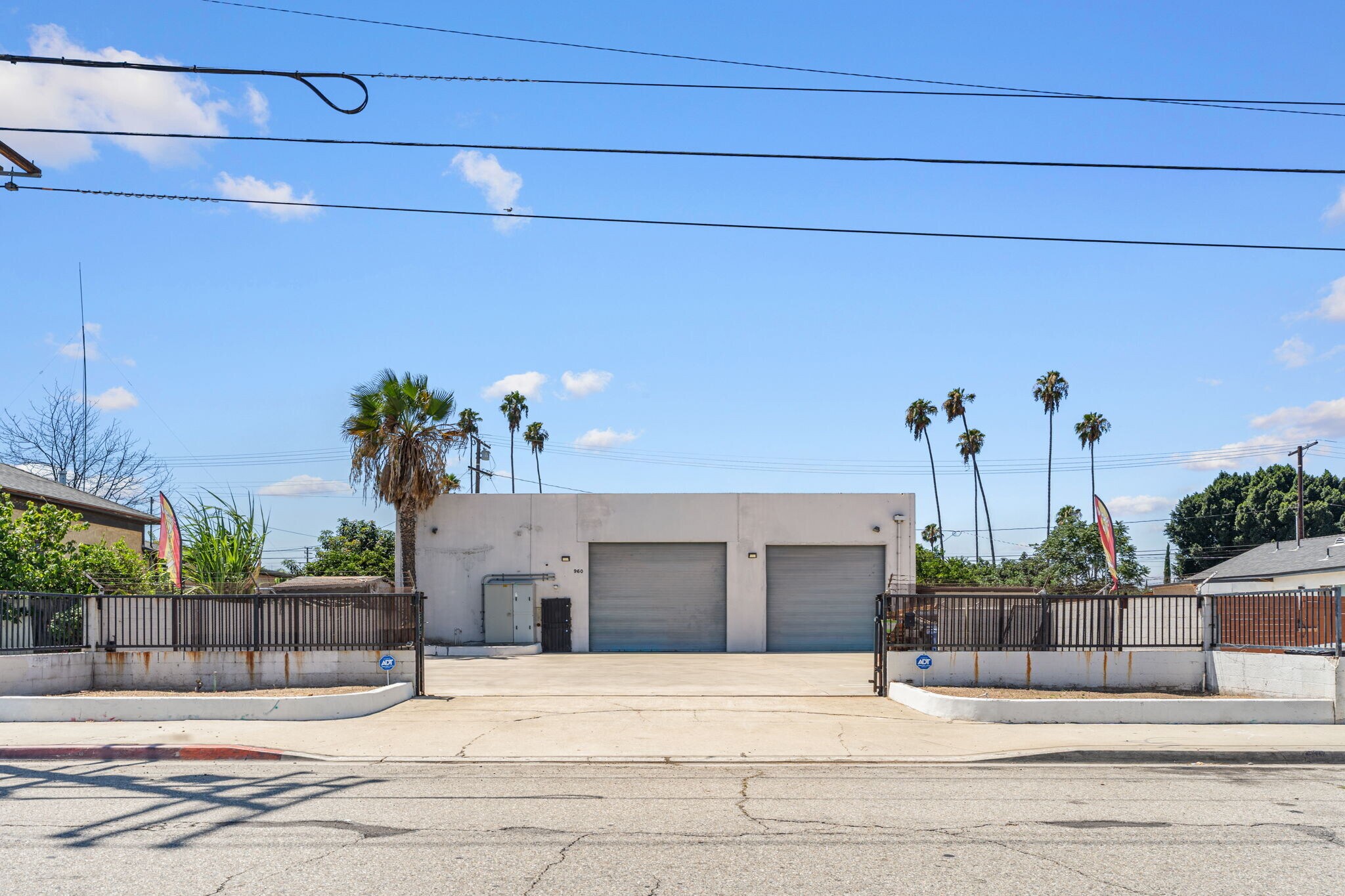 960 W 1st St, Pomona, CA à vendre Photo de l’immeuble– Image 1 sur 24