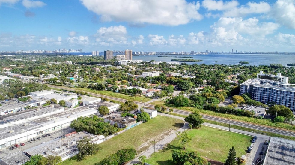 301 NE 58th St, Miami, FL à vendre - Photo de l’immeuble – Image 2 sur 4