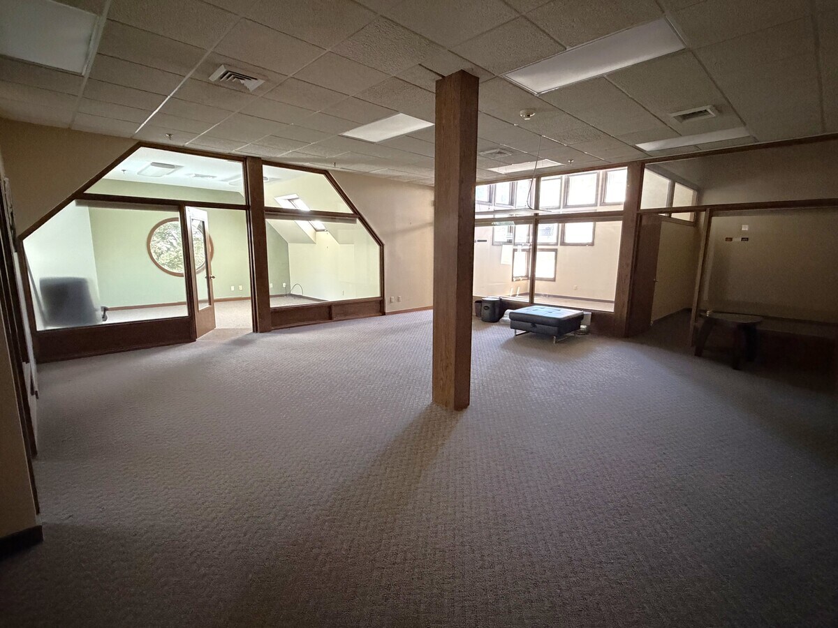 51 Sherman Hill Rd, Woodbury, CT 06798 - Lot A203 - - Photo intérieure - Image 2 of 5