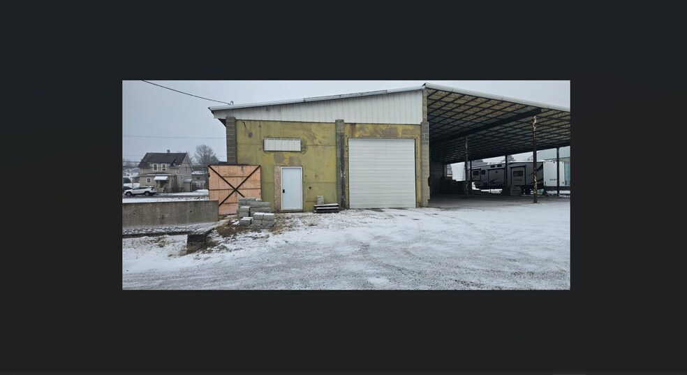 951 S Edgewood Ave, Somerset, PA à louer - Photo de l’immeuble – Image 1 sur 6