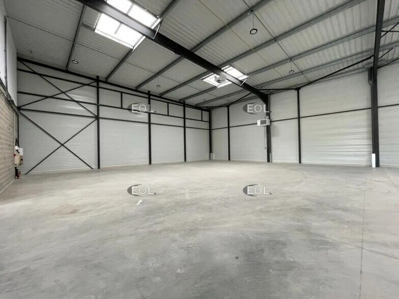Local d'activités dans Marines à vendre - Photo de l’immeuble – Image 3 sur 13