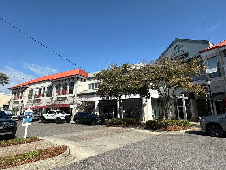 4008-4300 Legendary Dr, Destin, FL à louer - Photo de l’immeuble – Image 3 sur 5
