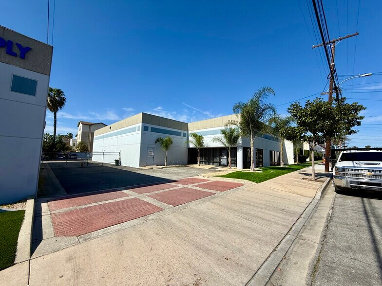 2455 Lewis Ave, Signal Hill, CA à vendre - Photo de l’immeuble – Image 3 sur 12