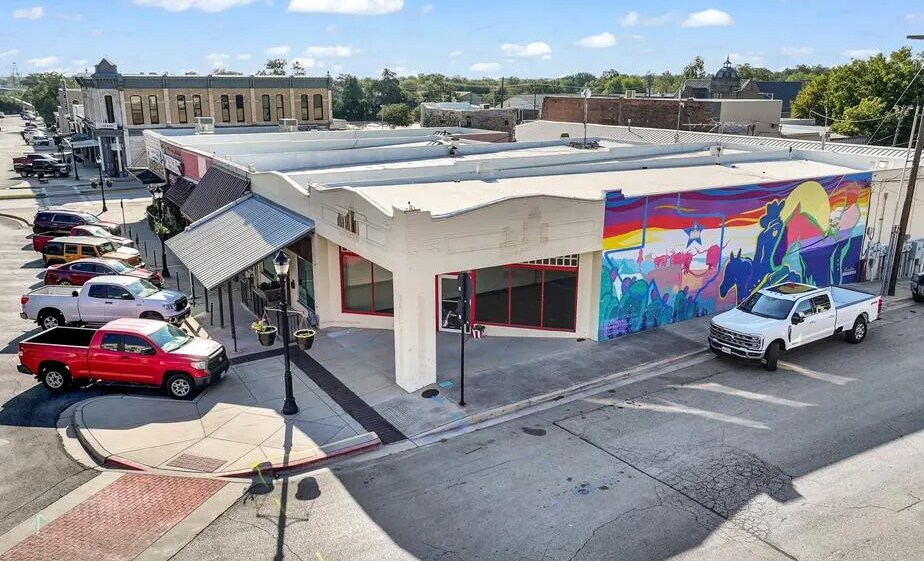 113 W Church St, Weatherford, TX à louer Photo principale– Image 1 sur 5