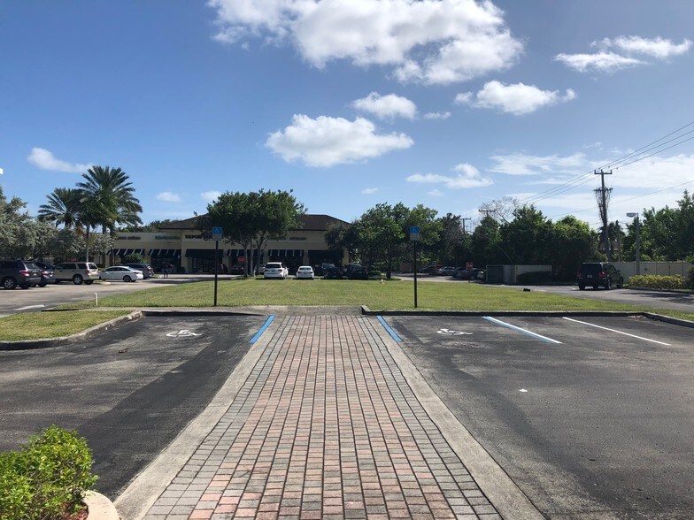 222 Yamato Rd, Boca Raton, FL à louer - Photo de l’immeuble – Image 2 sur 6