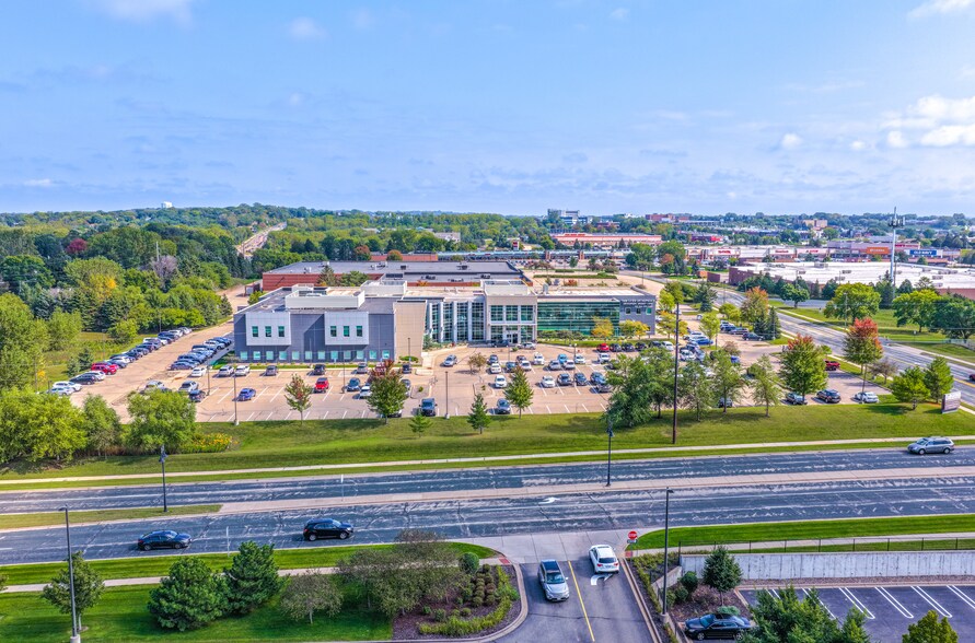 1000 140th St W, Burnsville, MN à louer - Photo de l’immeuble – Image 3 sur 22