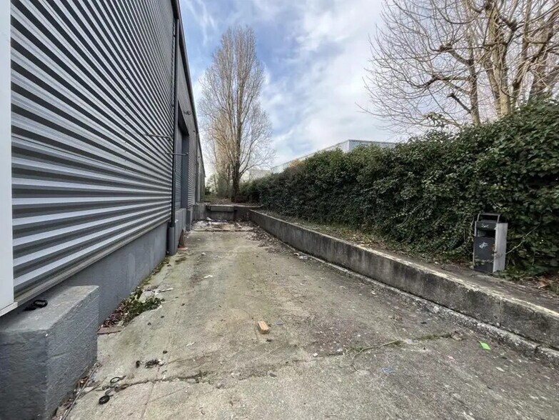 8 Rue Du Docteur Jean Charcot, Morangis à louer - Photo de l’immeuble – Image 3 sur 8