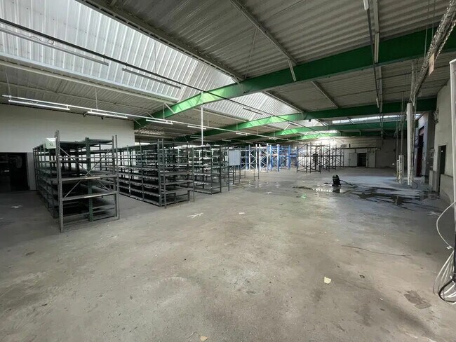 Plus de détails pour 4 Rue Képler, La Chapelle-sur-Erdre - Industriel/Logistique à louer