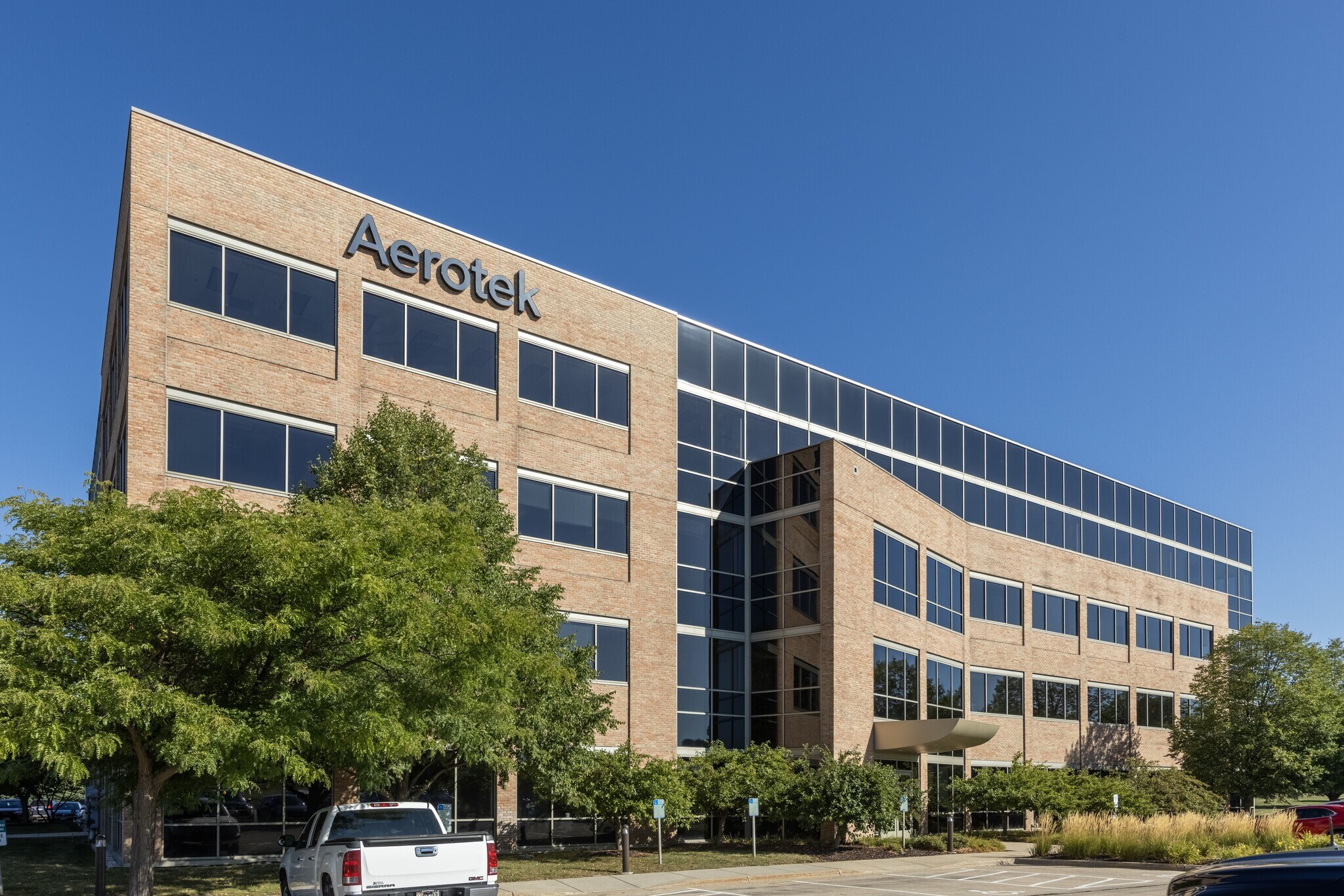 5133 W Terrace Dr, Madison, WI à louer Photo de l’immeuble– Image 1 sur 6