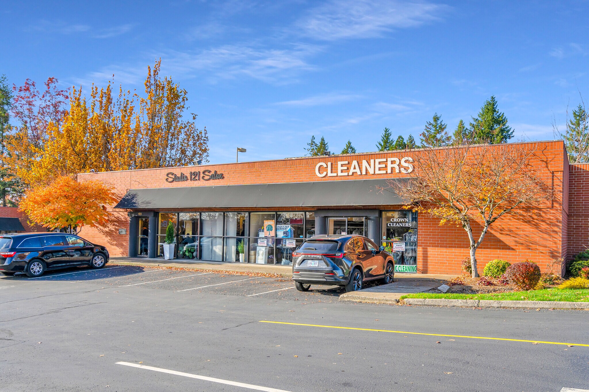 9225 SW Hall Blvd, Tigard, OR à louer Photo de l’immeuble– Image 1 sur 11