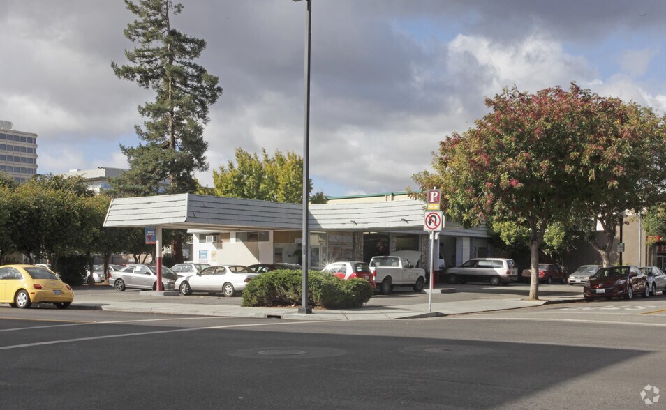 300 Hope St, Mountain View, CA à louer - Photo de l’immeuble – Image 1 sur 2