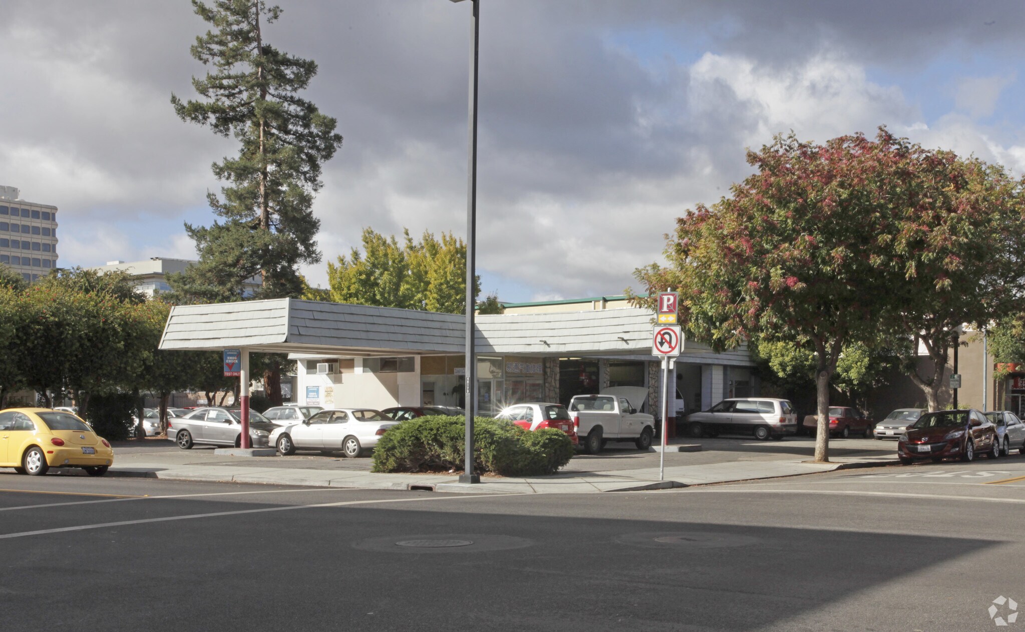 300 Hope St, Mountain View, CA à louer Photo de l’immeuble– Image 1 sur 3