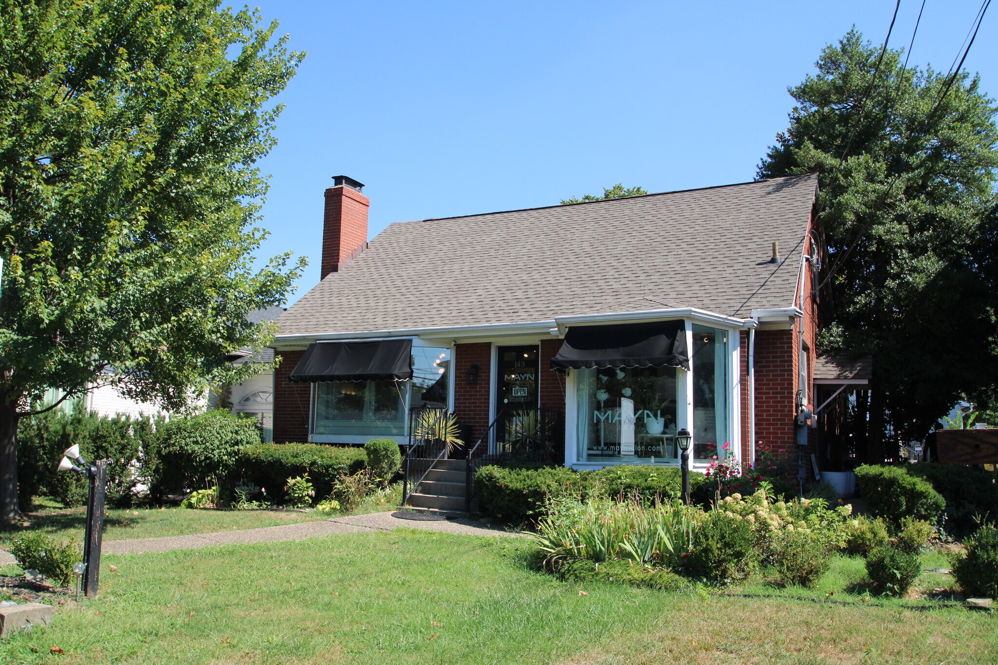 143 Chenoweth Ln, Louisville, KY à louer Photo de l’immeuble– Image 1 sur 40