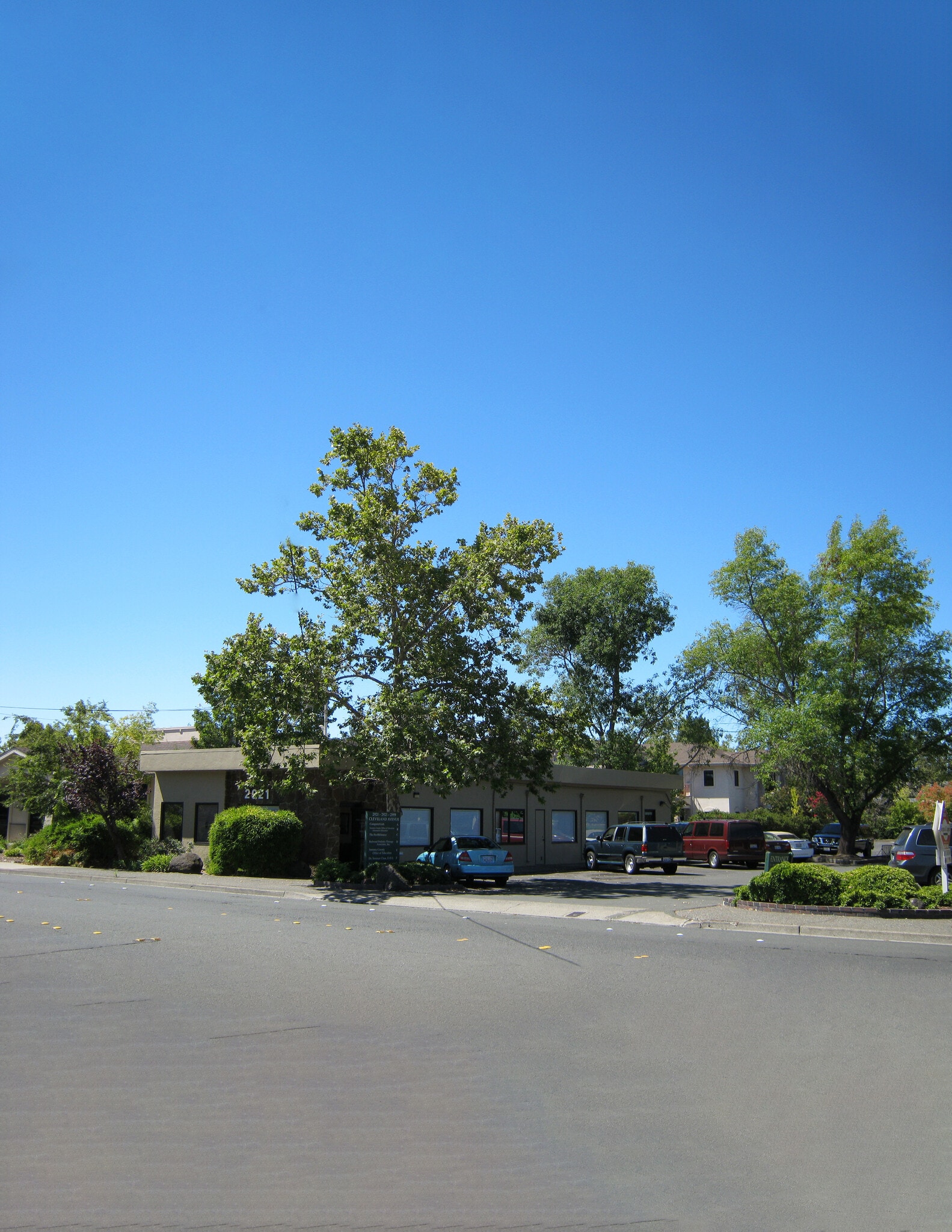 2999 Cleveland Ave, Santa Rosa, CA à louer Photo de l’immeuble– Image 1 sur 3
