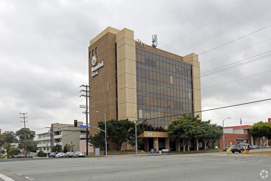 8055 W Manchester Ave, Playa del Rey, CA à louer - Photo de l’immeuble – Image 3 sur 11
