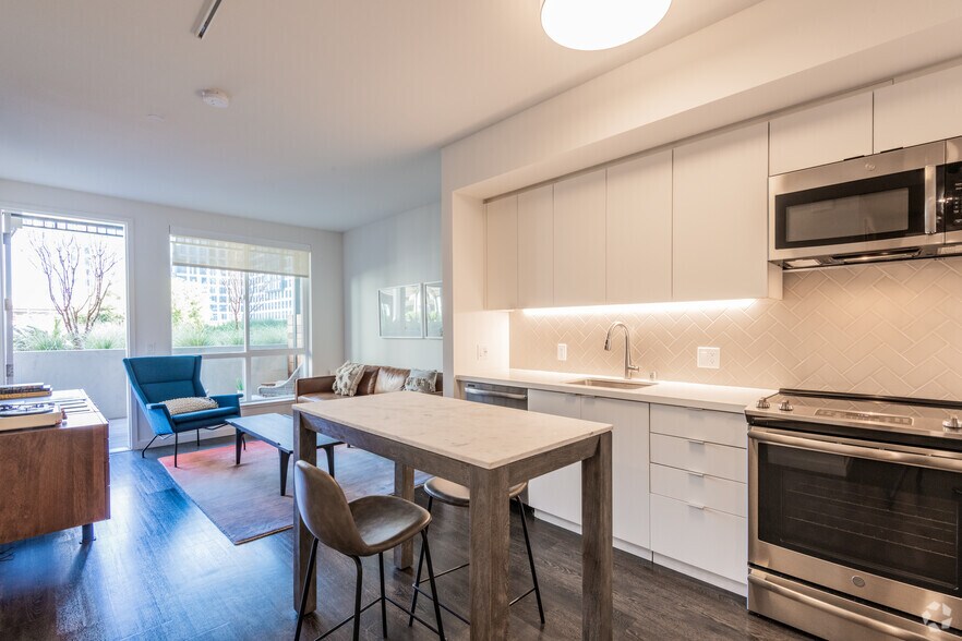 2302 Valdez St, Oakland, CA à louer - Photo intérieure – Image 3 sur 52