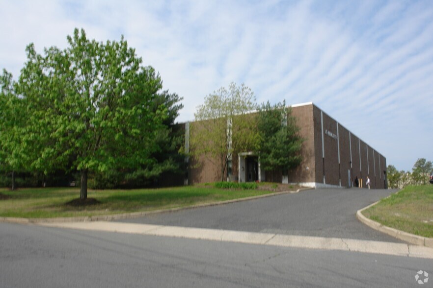 6 Alvin Ct, East Brunswick, NJ à louer - Photo de l’immeuble – Image 2 sur 5