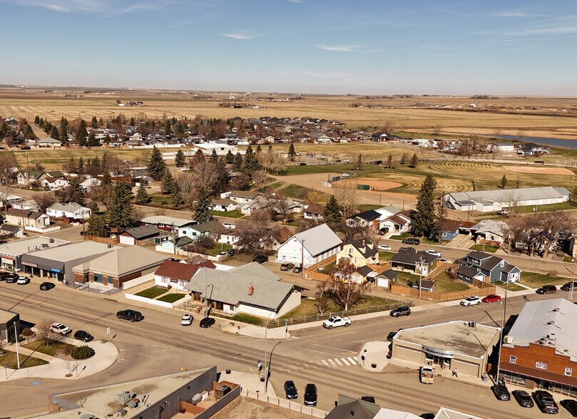 420 Highway Av N, Picture Butte, AB à vendre - Photo de l’immeuble – Image 3 sur 5
