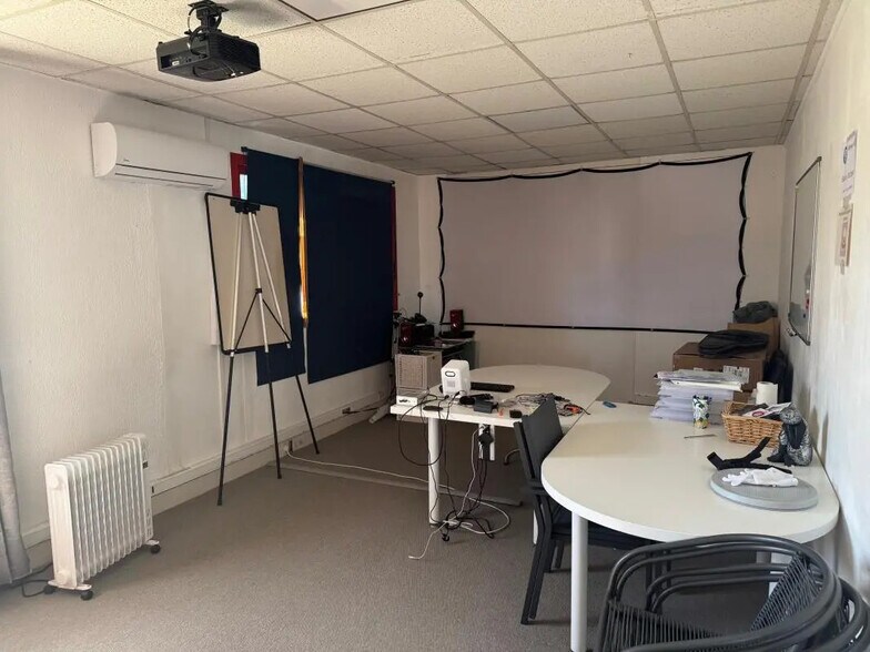 Bureau dans Aubagne à louer - Photo de l’immeuble – Image 3 sur 6